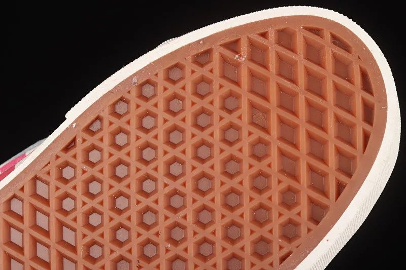 All categories Vans Vans series Vans Hi Vans high-top plus velvet Vans Sk8-Hi Anaheim pink and white checkerboard high-top casual sneakers VN0A38GF2U9